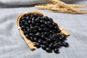 The correct way of soaking vinegar with black beans is the complete collection of black beans