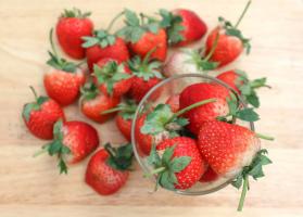 What are the misunderstandings of potted strawberry watering